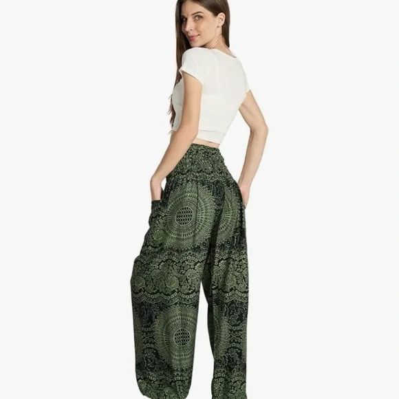 Women's Wide Leg Boho Pants - Black and Green Patterned - Picture 7 of 7